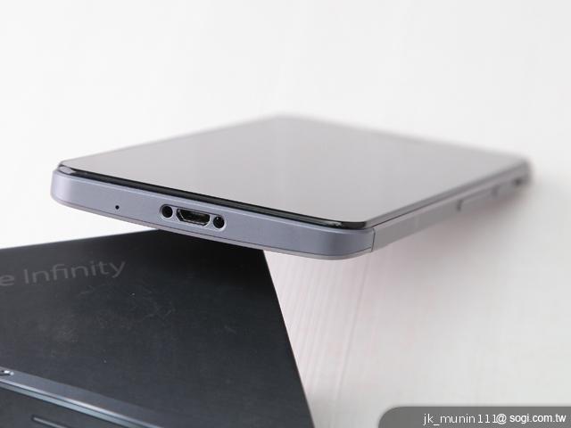 華碩Padfone Infinity變形手機 五吋全鋁機身賞