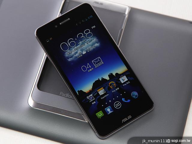 華碩Padfone Infinity變形手機 五吋全鋁機身賞
