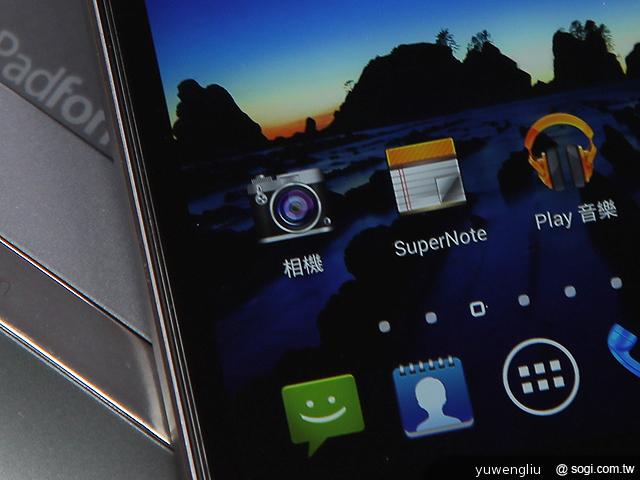 華碩Padfone Infinity變形手機 五吋全鋁機身賞