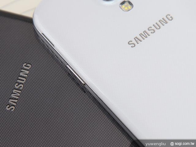 三星GALAXY S4 i9500黑白雙色外型圖賞
