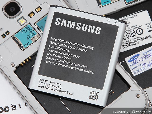 三星GALAXY S4 i9500黑白雙色外型圖賞