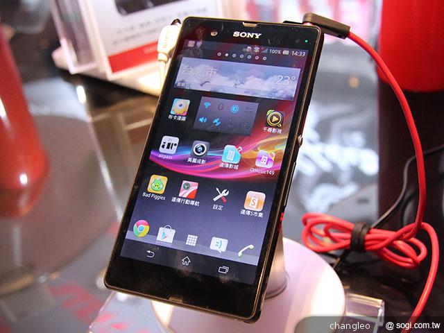 遠傳西門電信潮店 跨界與潮牌STAYREAL合作