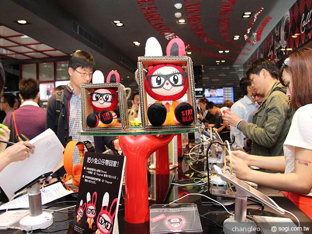 遠傳西門電信潮店 跨界與潮牌STAYREAL合作