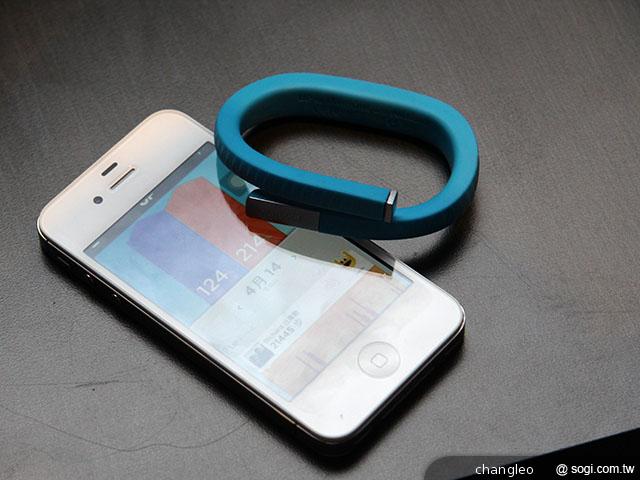 UP時尚智慧手環搭配專屬APP 記錄生活每一刻