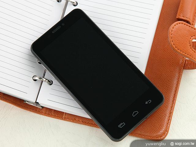 國產4.5吋、雙卡雙核 GSmart Maya M1