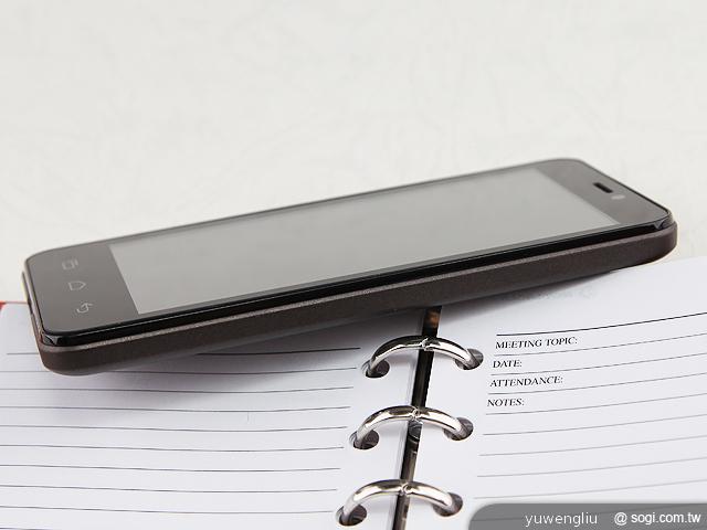 國產4.5吋、雙卡雙核 GSmart Maya M1