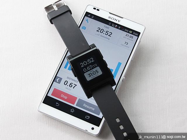 Pebble Watch智慧手錶 搭Xperia ZL也很速配！