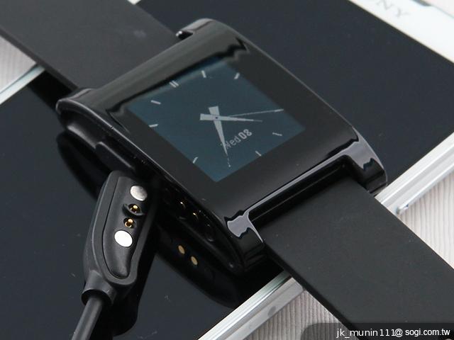 Pebble Watch智慧手錶 搭Xperia ZL也很速配！