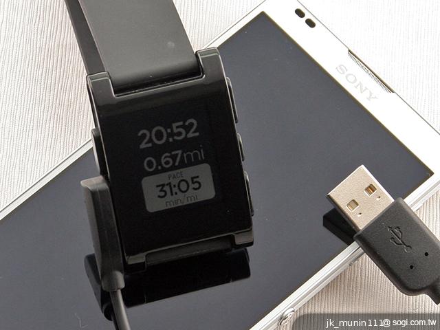Pebble Watch智慧手錶 搭Xperia ZL也很速配！