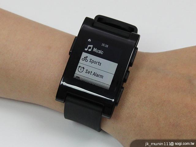 Pebble Watch智慧手錶 搭Xperia ZL也很速配！