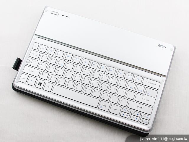 Acer Aspire P3觸打雙用 筆電、平板功能集一身