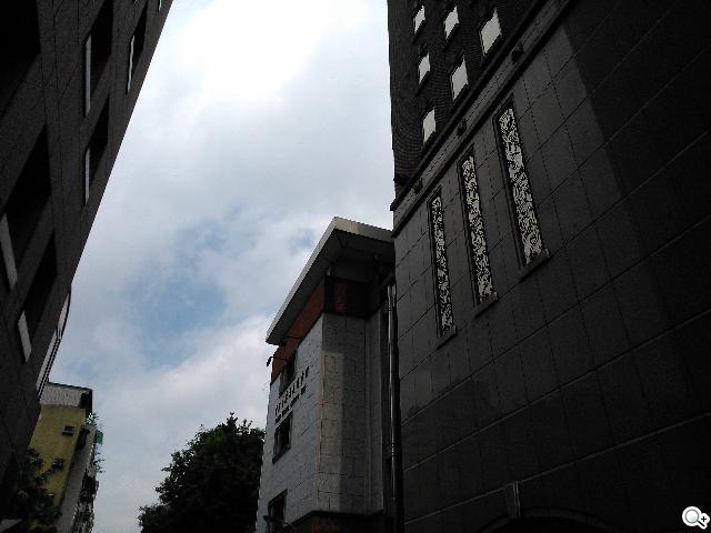 Sony Xperia L再現經典弧形 HDR攝錄輕鬆擁有