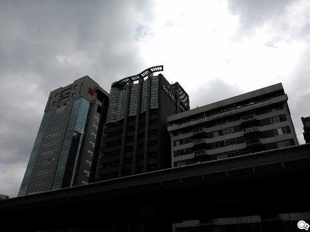 Sony Xperia L再現經典弧形 HDR攝錄輕鬆擁有