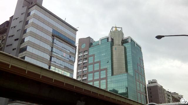 Acer Liquid E2四核雙卡機 雙喇叭、dts音效