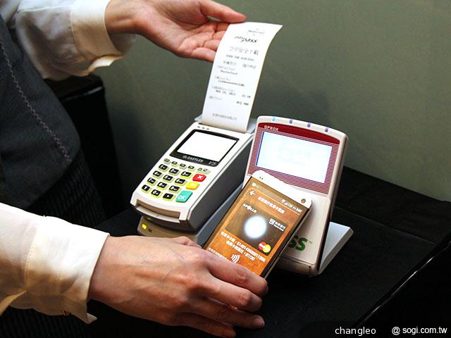 中華電信、萬事達卡推出OTA空中下載手機支付服務