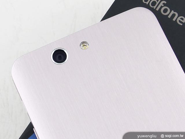 華碩PadFone Infinity變型手機 上質金更顯風華