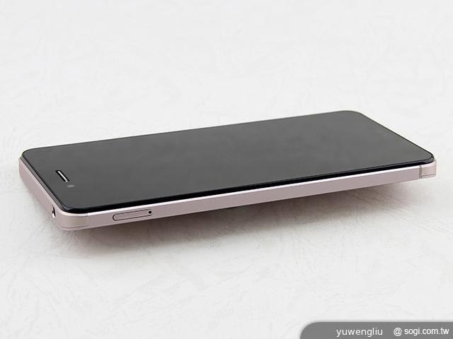 華碩PadFone Infinity變型手機 上質金更顯風華