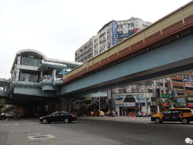 5.5吋FHD大螢幕、樂金旗艦機皇Optimus G Pro