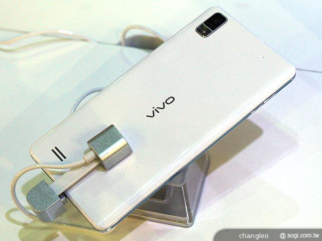 Vivo Y19t自拍手機 前置5MP+閃光燈【MAE 2013】