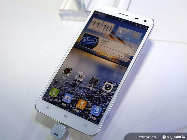 步步高5.7吋旗艦機Vivo Xplay規格強悍 功能滿載【MAE 2013】