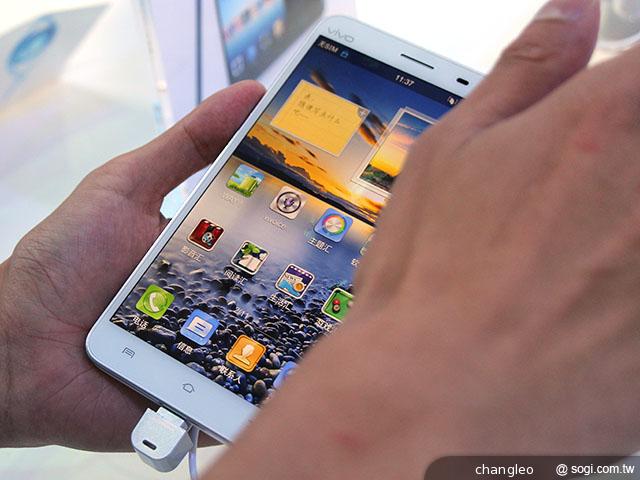 步步高5.7吋旗艦機Vivo Xplay規格強悍 功能滿載【MAE 2013】