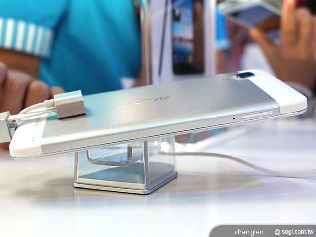 步步高5.7吋旗艦機Vivo Xplay規格強悍 功能滿載【MAE 2013】