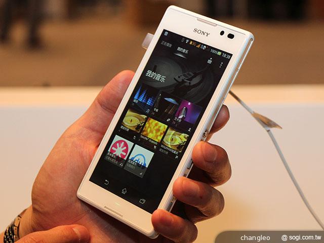 索尼5吋雙卡機Xperia C 主打自拍語音導引