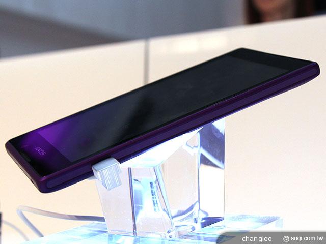 索尼5吋雙卡機Xperia C 主打自拍語音導引