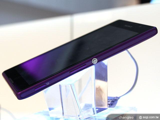 索尼5吋雙卡機Xperia C 主打自拍語音導引