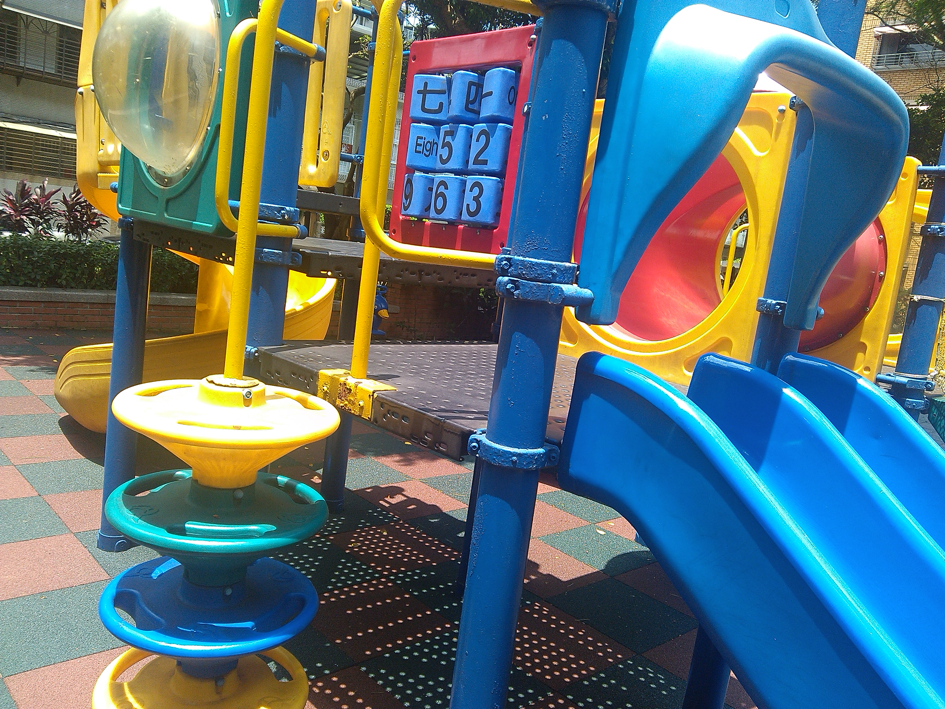 應宏再出招！INHON PAPILIO G2 高通四核、雙卡機