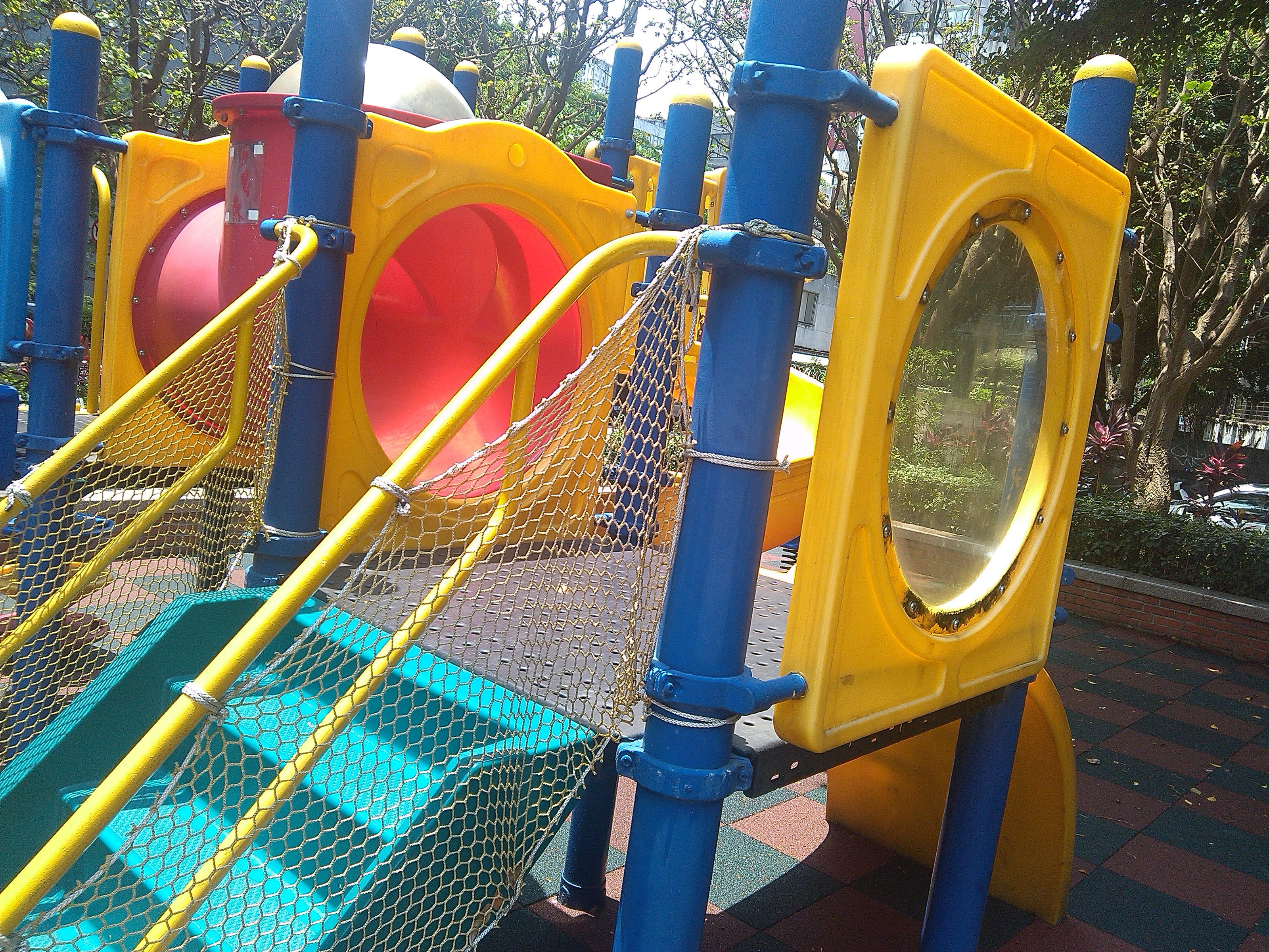 應宏再出招！INHON PAPILIO G2 高通四核、雙卡機