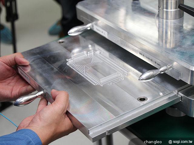 Sony Xperia防水手機檢測維修流程 直擊揭密! Sony Xperia防水手機檢測維修流程 直擊揭密!