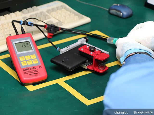 Sony Xperia防水手機檢測維修流程 直擊揭密! Sony Xperia防水手機檢測維修流程 直擊揭密!