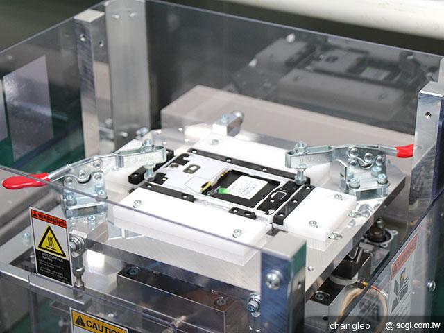 Sony Xperia防水手機檢測維修流程 直擊揭密! Sony Xperia防水手機檢測維修流程 直擊揭密!