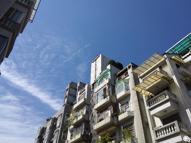 InFocus IN810平價級中高階智慧機 支援4G多頻段