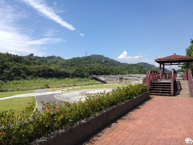 InFocus IN810平價級中高階智慧機 支援4G多頻段