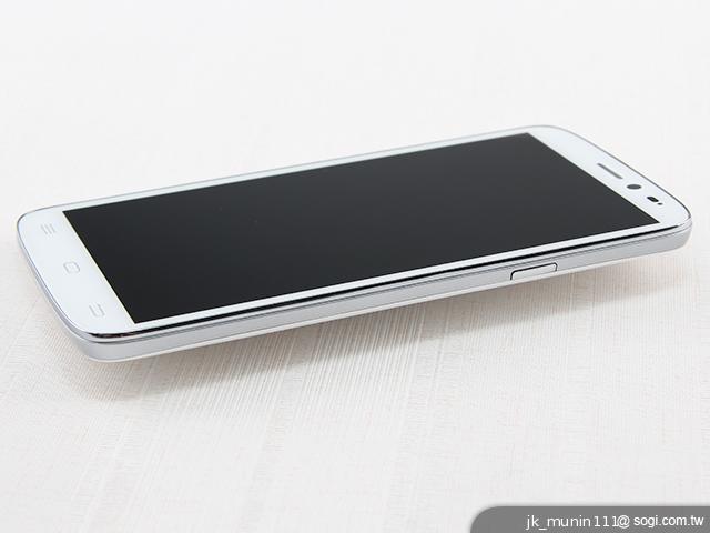 具大電量的平價6.1吋四核手機 InFocus IN610