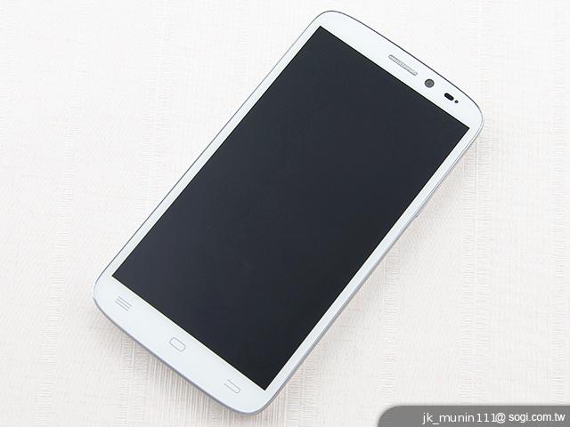 具大電量的平價6.1吋四核手機 InFocus IN610