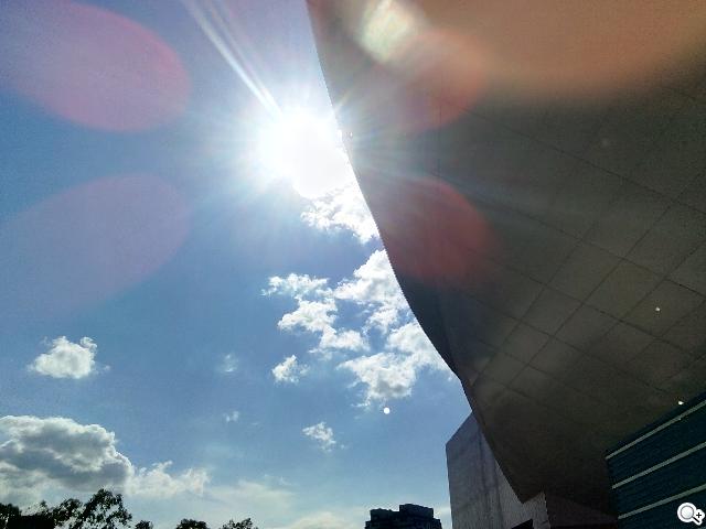 G-PLUS E6輕薄智慧機 配備MTK四核+2GB記憶體