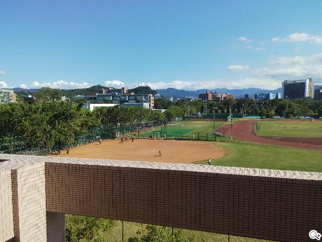 G-PLUS E6輕薄智慧機 配備MTK四核+2GB記憶體