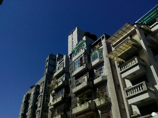 G-PLUS E6輕薄智慧機 配備MTK四核+2GB記憶體