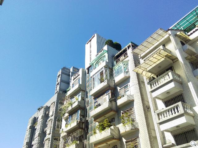 G-PLUS E6輕薄智慧機 配備MTK四核+2GB記憶體