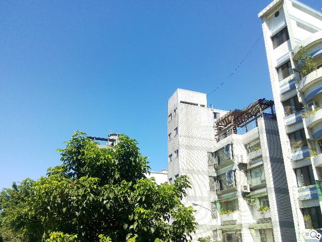 G-PLUS E6輕薄智慧機 配備MTK四核+2GB記憶體