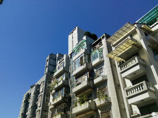 G-PLUS E6輕薄智慧機 配備MTK四核+2GB記憶體