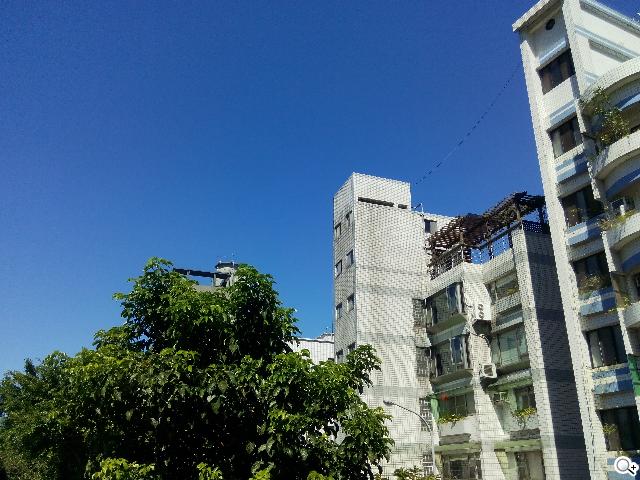 G-PLUS E6輕薄智慧機 配備MTK四核+2GB記憶體