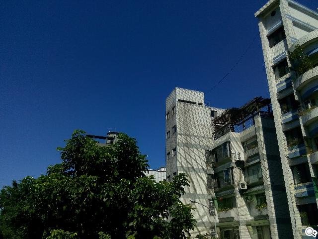 G-PLUS E6輕薄智慧機 配備MTK四核+2GB記憶體