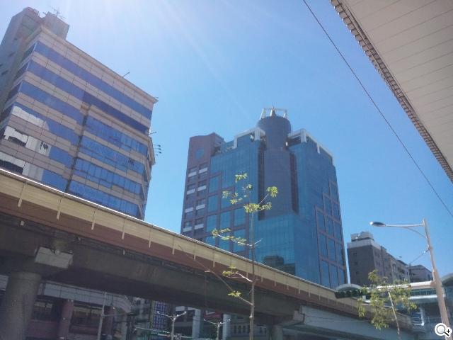 G-PLUS E6輕薄智慧機 配備MTK四核+2GB記憶體