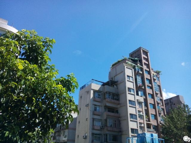 G-PLUS E6輕薄智慧機 配備MTK四核+2GB記憶體