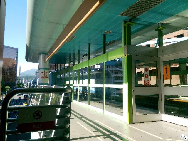 G-PLUS E6輕薄智慧機 配備MTK四核+2GB記憶體