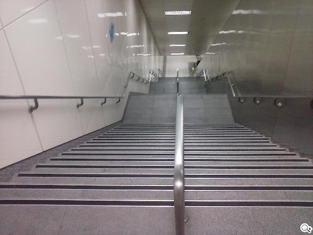 3.8吋小巧智慧機 LG Optimus L4 II E440